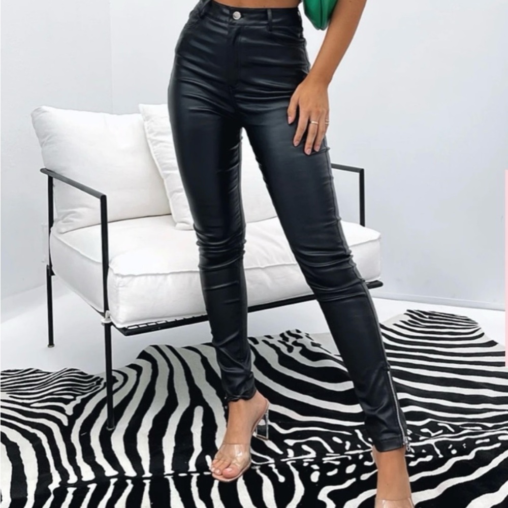 White Fox Boutique Black Faux Leather Pants Skinny Zip Hem Coated XS